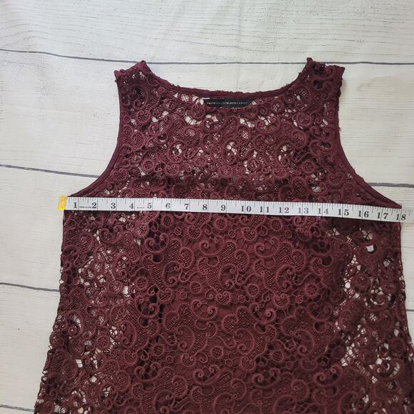 White House Black Market Size S Burgundy Sleeveless Lace Overlay Tank Top - Picture 6 of 9